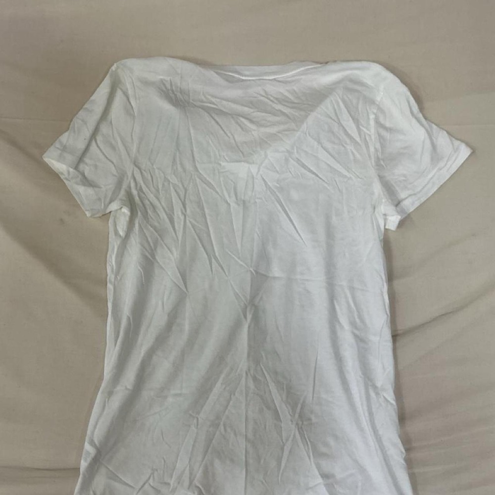 Universal Thread White V-Neck Tee – Women's Medium – NWT 🤍 - Picture 3 of 6